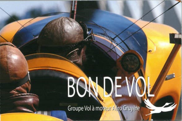 Biplan ancien de type Bücker à l'Aérodrome de la Gruyère